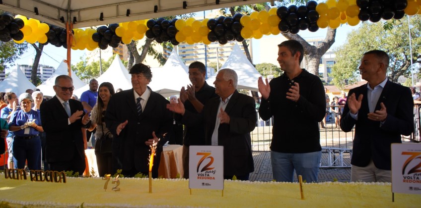 Volta Redonda celebra 72 anos da cidade com bolo de seis metros 